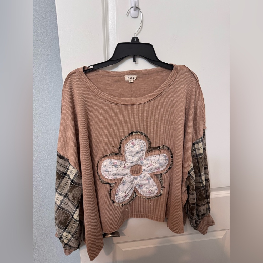 POL Plaid Sleeve Floral Top - Picture 5 of 6